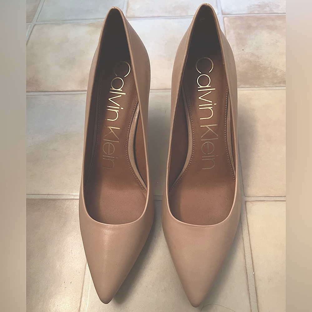 Calvin Klein women’s beautiful stiletto pump!